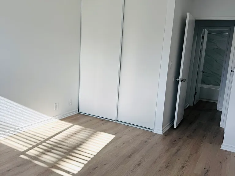 18366 Collins St #6 — Photo 10