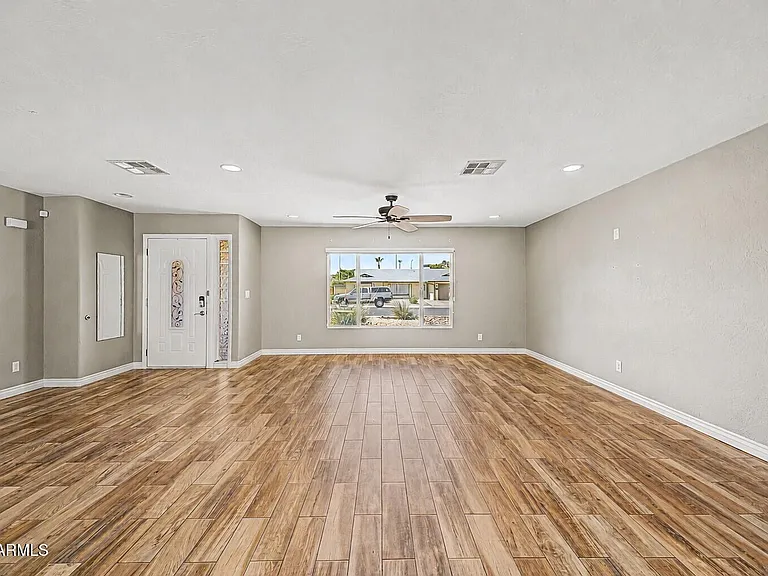 1340 E Donner Dr — Photo 8