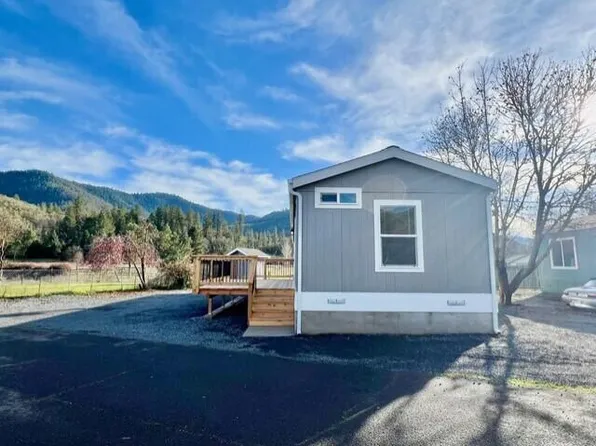2097 Rogue River Hwy Unit 7, Gold Hill, OR 97525