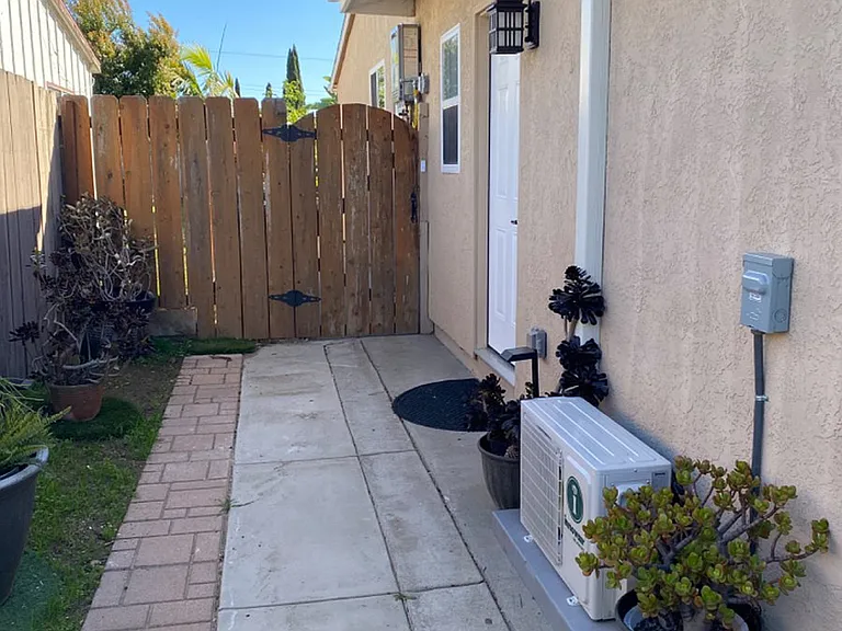 Hudson Dr — Photo 1