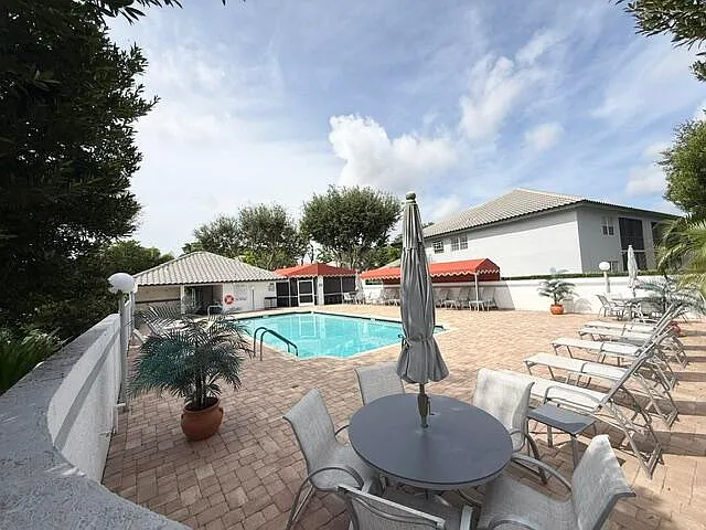 11563 Briarwood Cir #4 — Photo 21