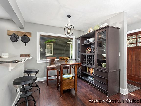 4th image of 1142 Orchard Ave SE