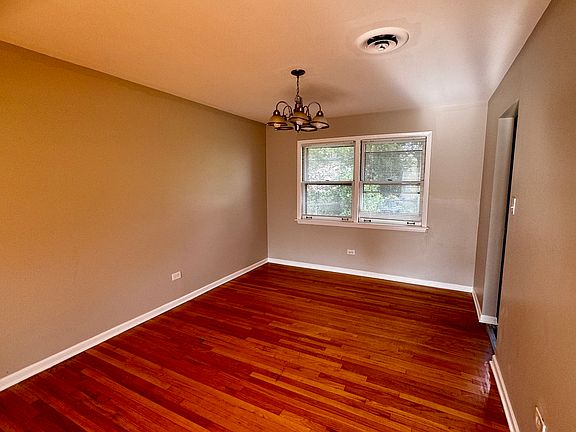 4th image of 16921 Greenwood Ave