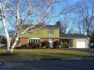 2 Whitehall Dr, Warwick, RI 02886