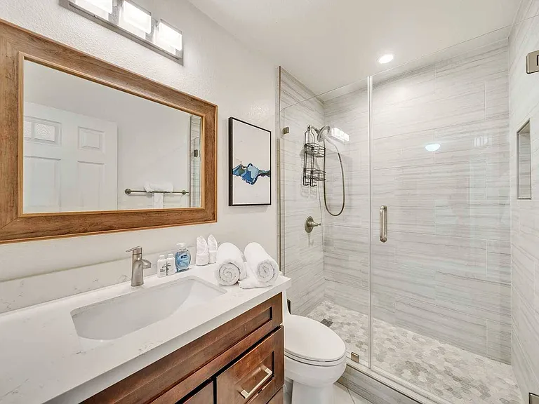 421 Minaret St — Photo 48