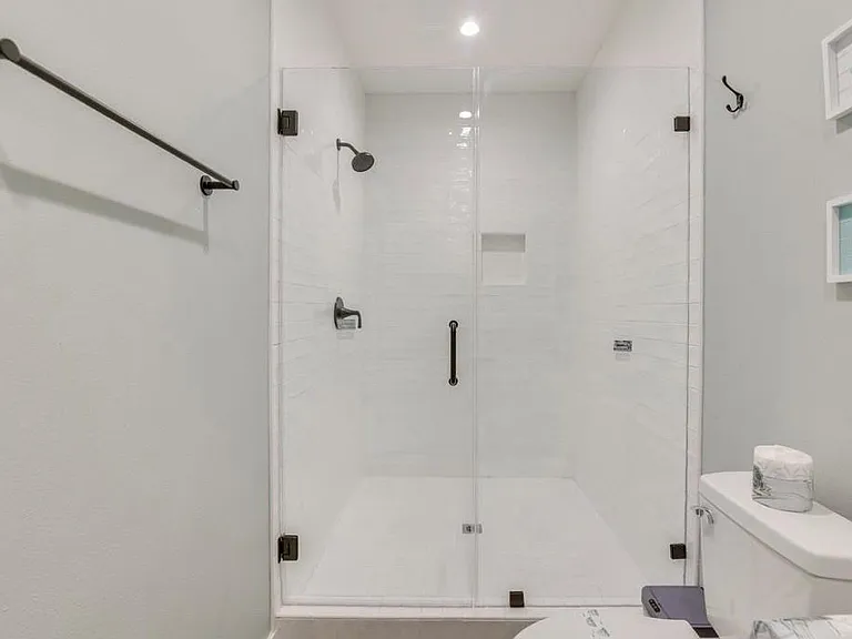 1049 Sunset Cir W — Photo 16