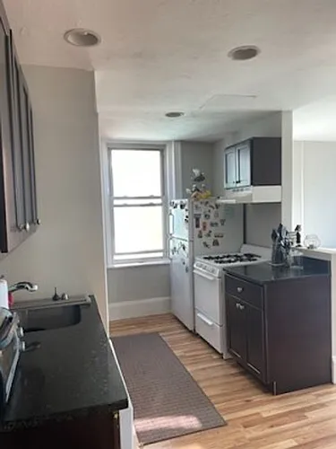 224 Hanover St #12B Photo 1