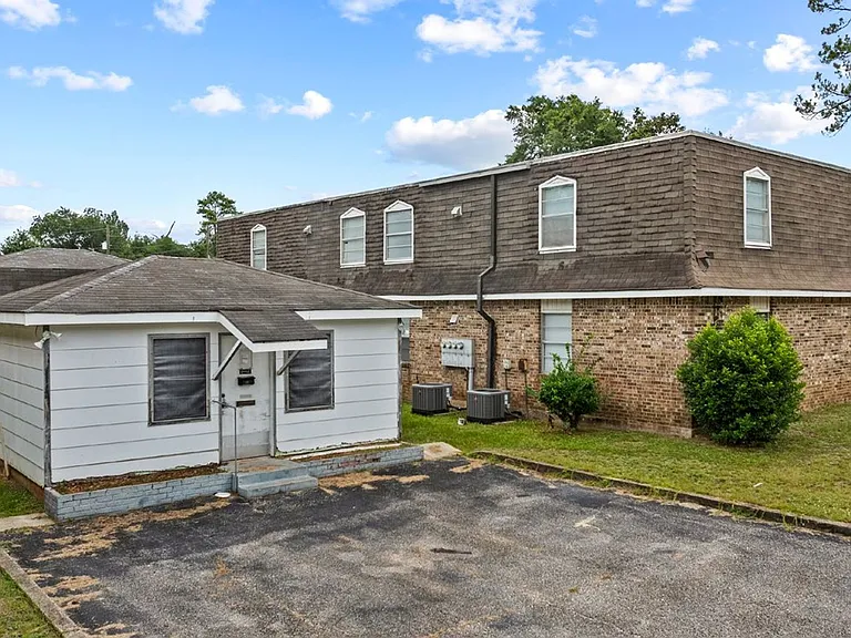 292 W Claiborne St — Photo 3