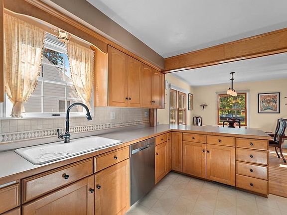 4th image of 354 Lazarre Ave