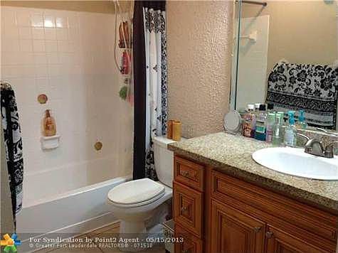 4th image of 8425 NW 61st St