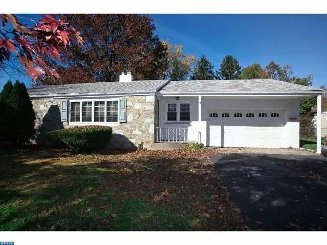 98 Hilltop Dr photo 1