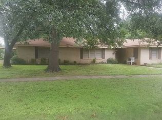 201 E Trinity St, Groesbeck, TX 76642