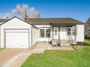 125 SW 3rd St, Moore, OK 73160