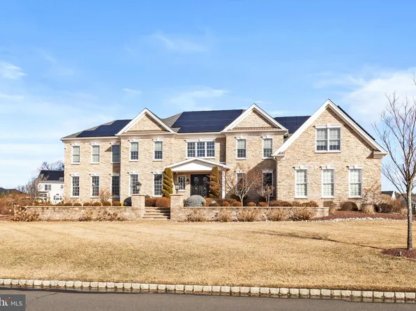 33 Weathervane Cir, Cream Ridge, NJ 08514