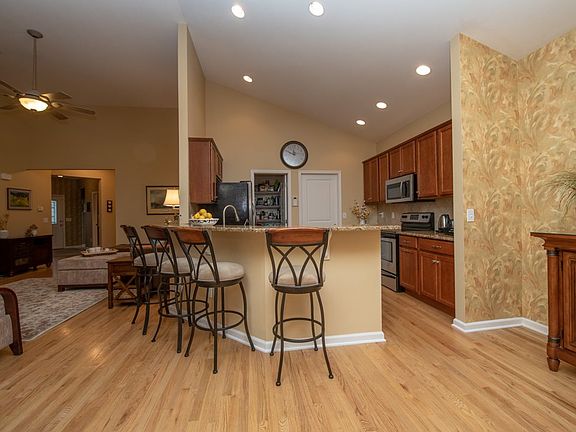 5th image of 10 Sienna Dr