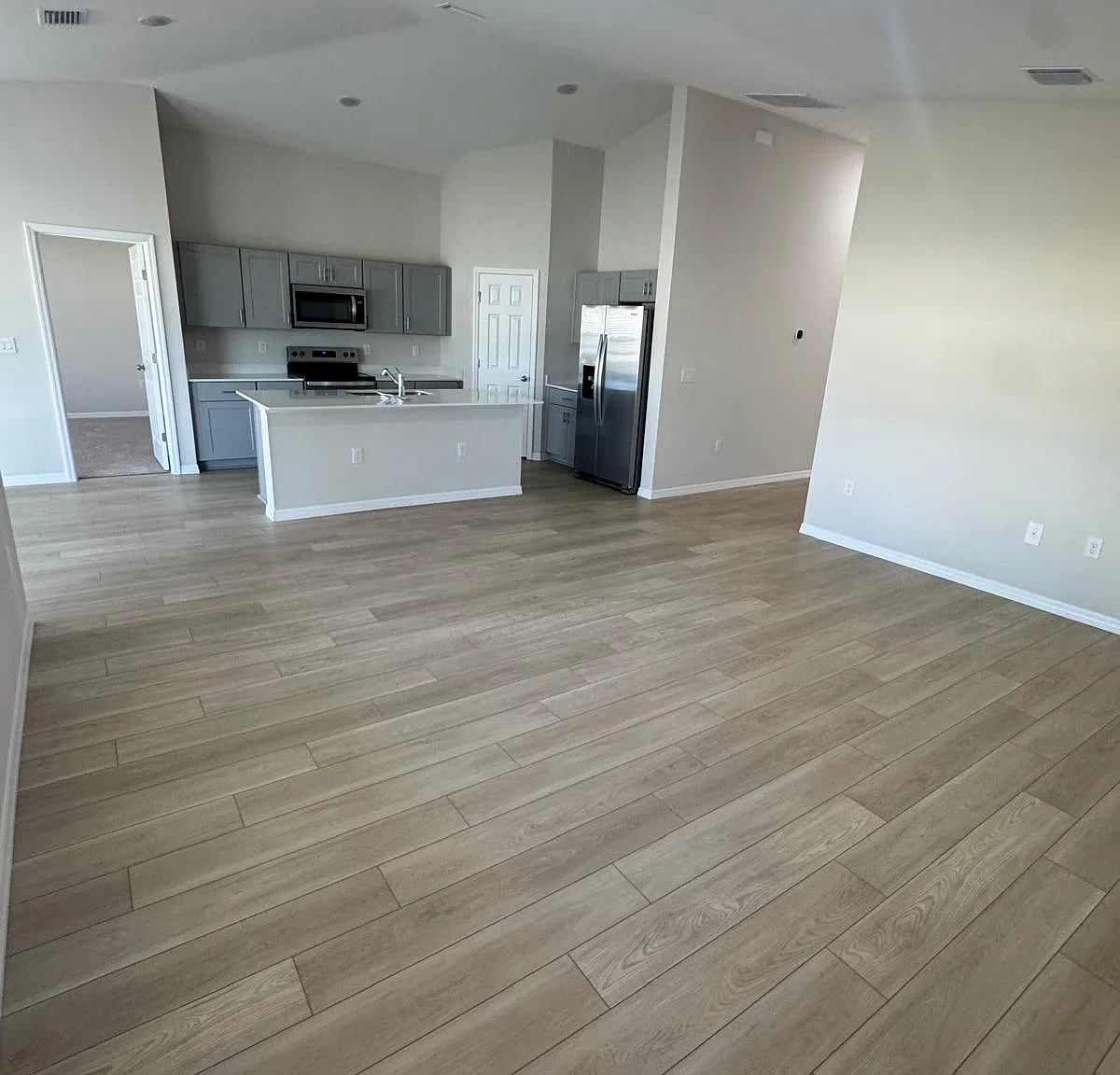 4 bed, 1850 sqft, $2,600 — Photo 3