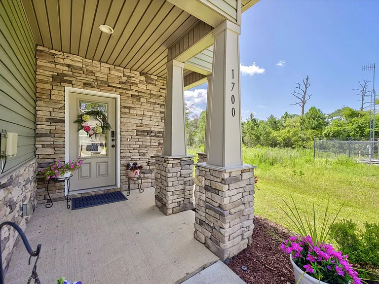 1700 Sound Haven Ct — Photo 2