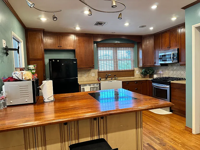 4635 Fendyke Ave — Photo 5