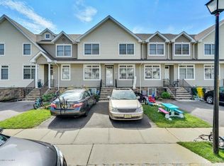 21 Natures Way, Lakewood, NJ 08701