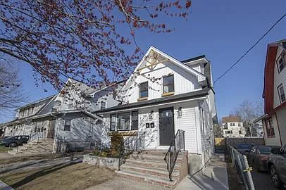 141 6th St #1