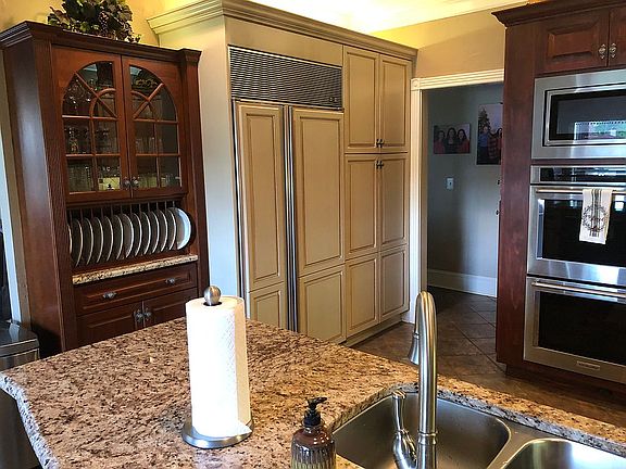 5th image of 358 Woodlands Dr