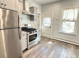 135 Derby St APT 1, Salem, MA 01970