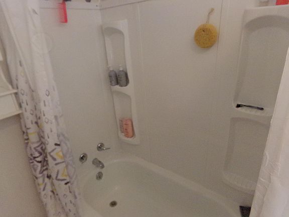 4th image of 510 W Elliott St