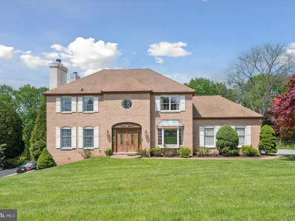 614 Foxfields Rd, Bryn Mawr, PA 19010