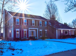 W70N392 Foxpointe Ave, Cedarburg, WI 53012