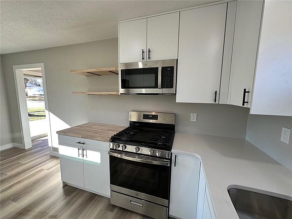 2nd image of 521 W Hutchings St