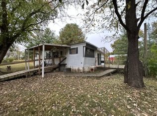 708 Cedar Elm Dr, Flora, IL 62839