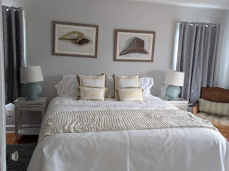King bedroom creekside with balcony