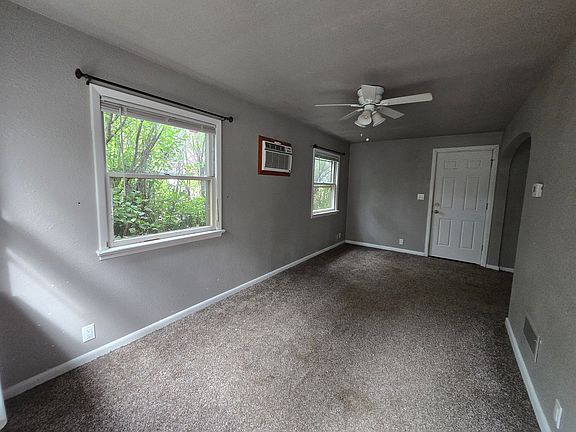 3rd image of 391 Park St