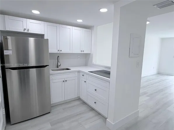 2980 Point East Dr APT D112, Aventura, FL 33160