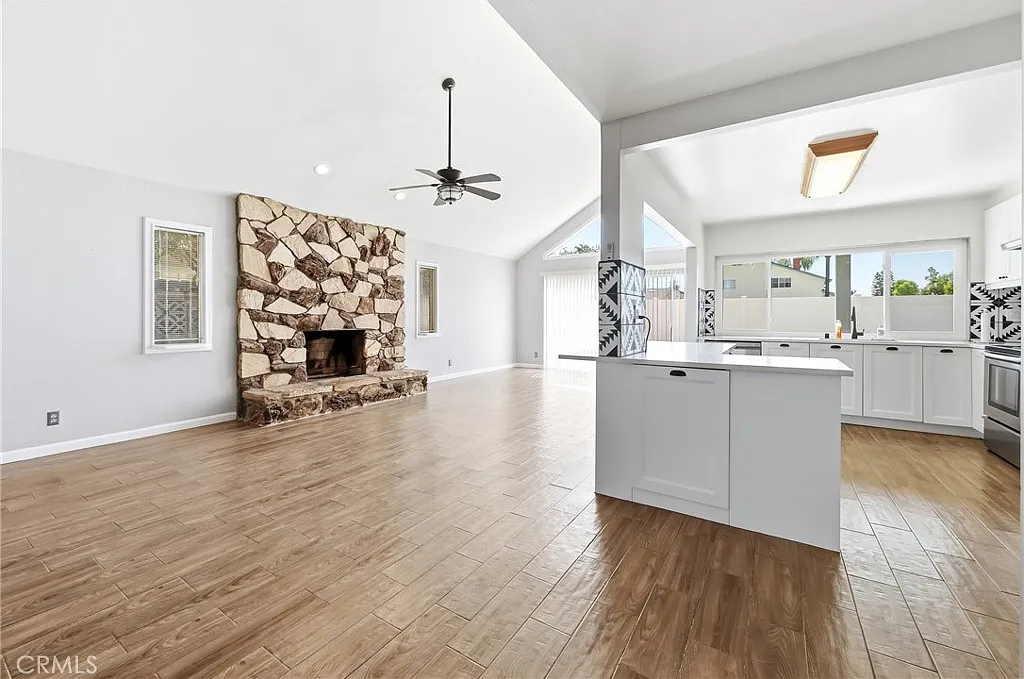 5 bed, 1948 sqft, $5,350 — Photo 1
