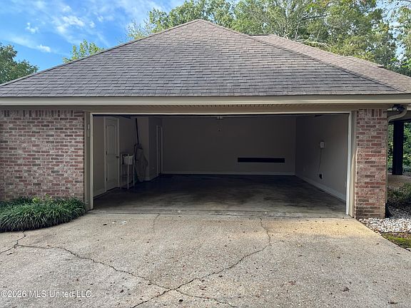 5th image of 105 Walnut Cir