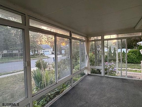 5th image of 40 Dogwood Dr