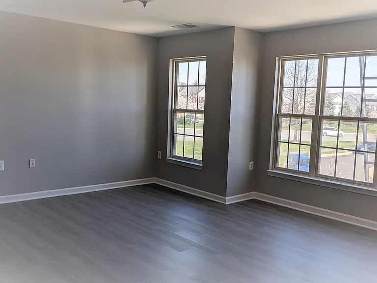 411 Hanrahan Ct SE — Photo 25