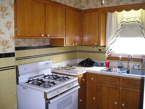 5th image of 2826 N 75th Ave