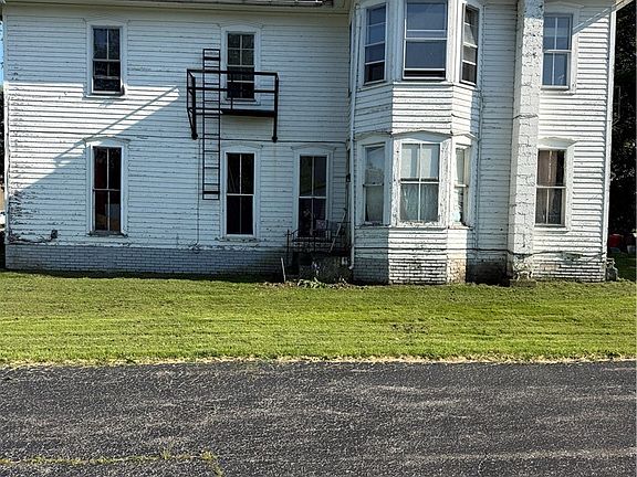 5th image of 413 Swan St