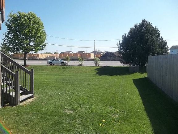 3rd image of 469 Gloria Ln