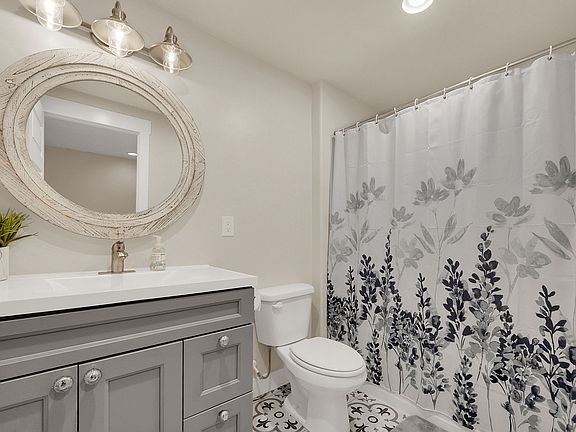 4th image of 7847 N Sagebrush Ln