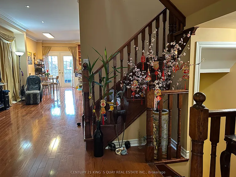 558 Lumberton Cres — Photo 4