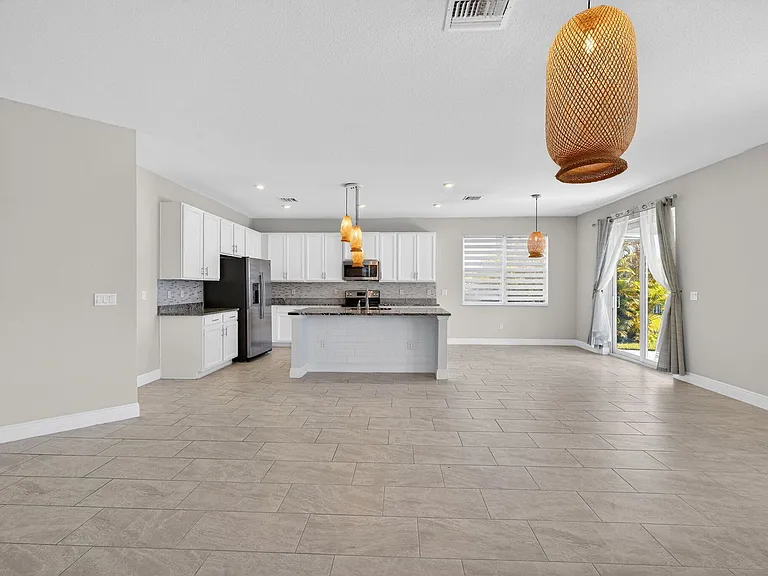 10916 SW Robbia Way — Photo 7