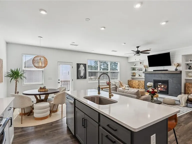 4414 Declan Dr — Photo 8