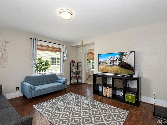 4th image of 1302 Park Ave