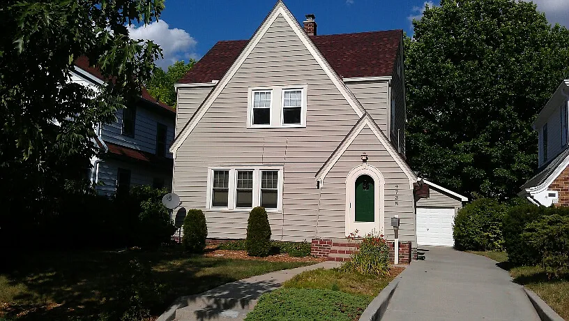 4725 S Wayne Ave photo 1