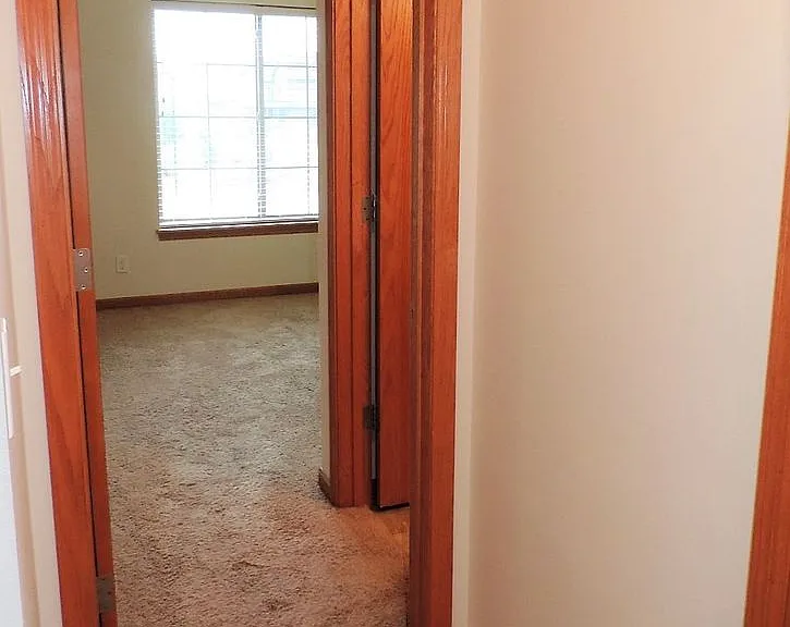 545 Pond View Drive — Photo 8