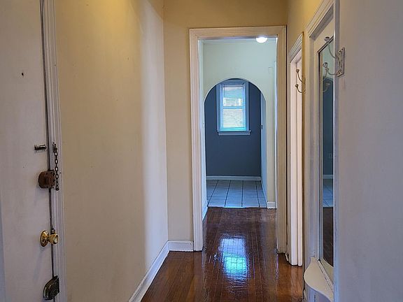 4th image of 4025 N Clarendon Ave APT 3