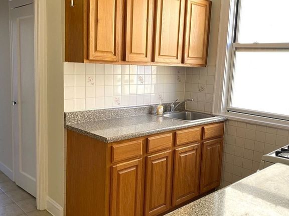 4th image of 30-38 33rd St #3LL
